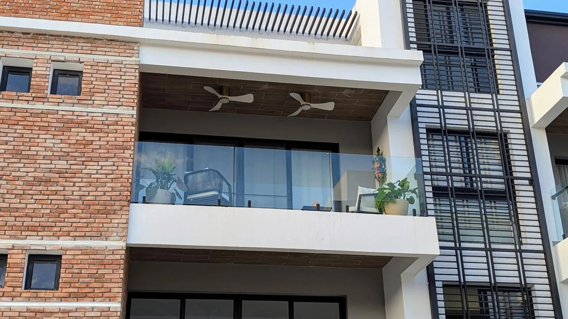 Mountain View Penthouse Condo Munoz